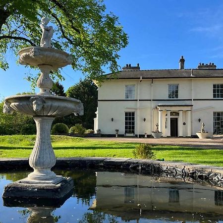 Highfield Hall 莫尔德 外观 照片