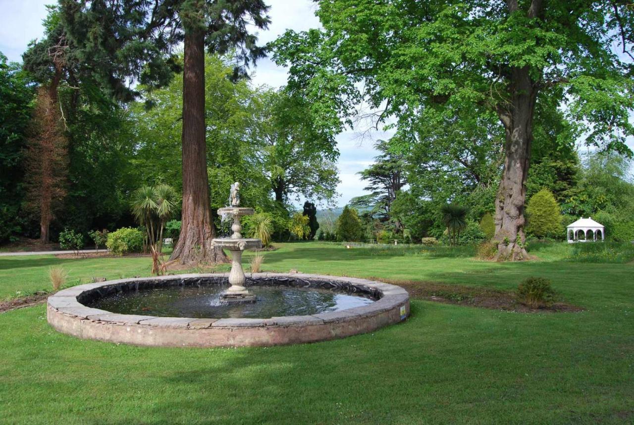 Highfield Hall 莫尔德 外观 照片
